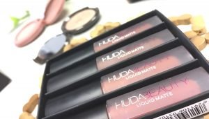 huda beauty lipstick labiales review opiniones bombshell flirt trendsetter venus labial liquido swatches nude 5
