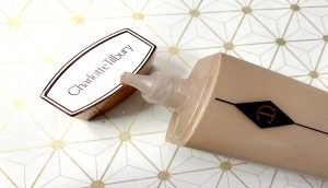 charlotte tilbury review wonderglow review magic cream review base light wonder review goddess skin clay mask review es buena la base de charlotte tilbury 2